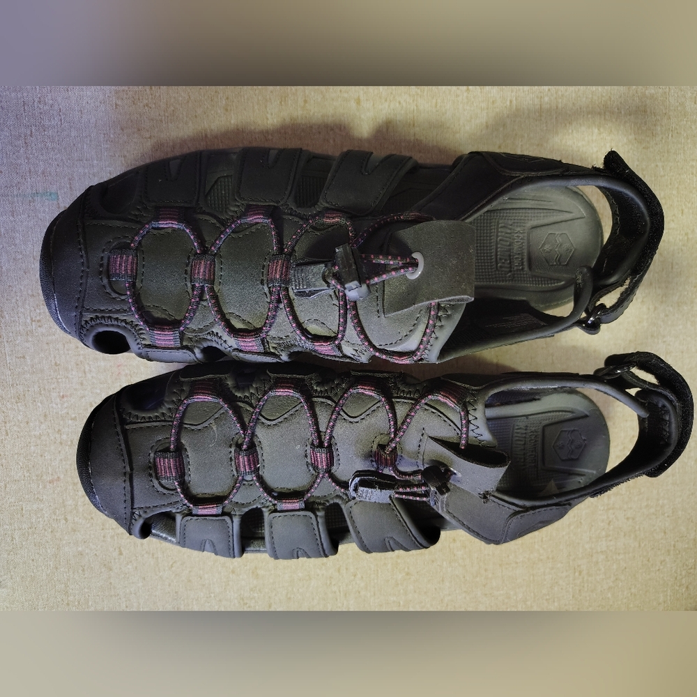 Khombu Black Sandals size 9